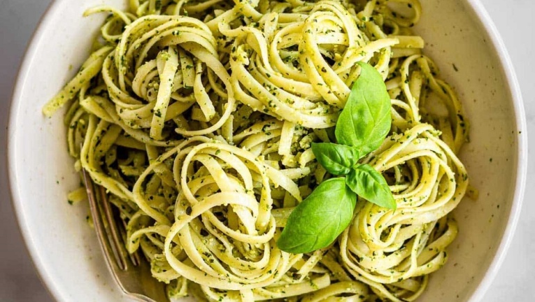 Olive Oil Pasta in Pesto Sauce